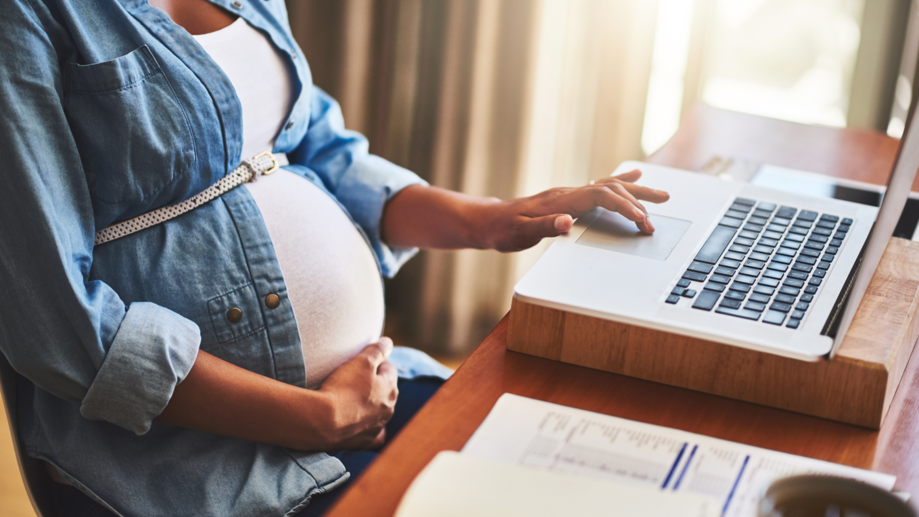pregnant woman working on laptop